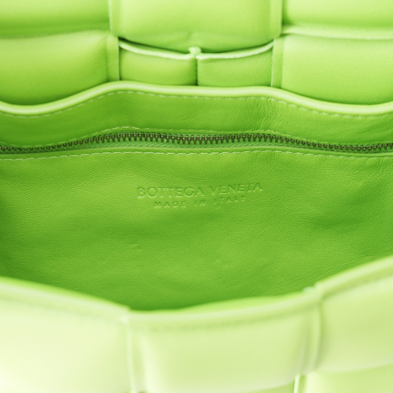 BOTTEGA VENETA(USED)보테가베네타 패딩 카세트백